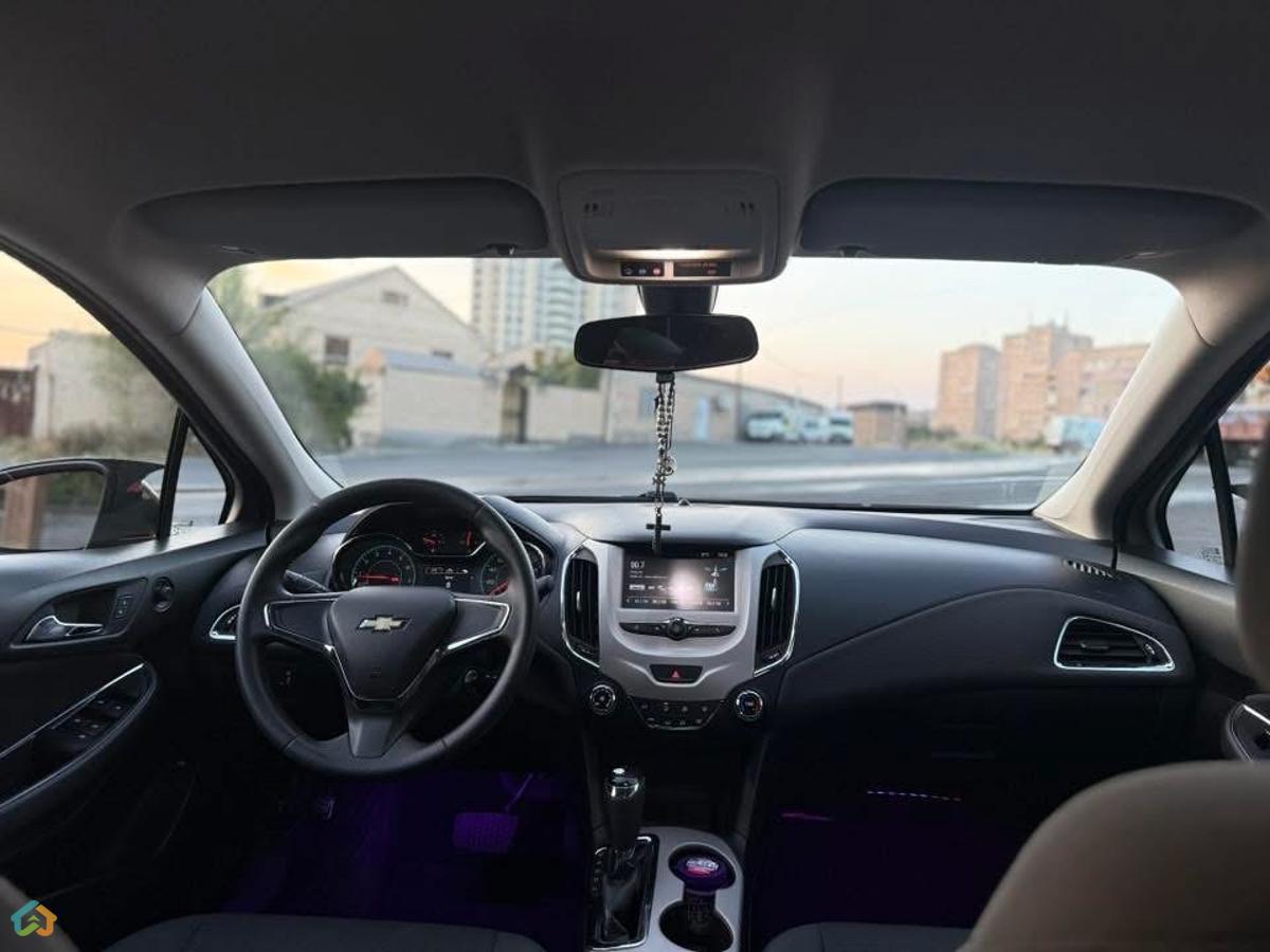 Chevrolet Cruze - image 8