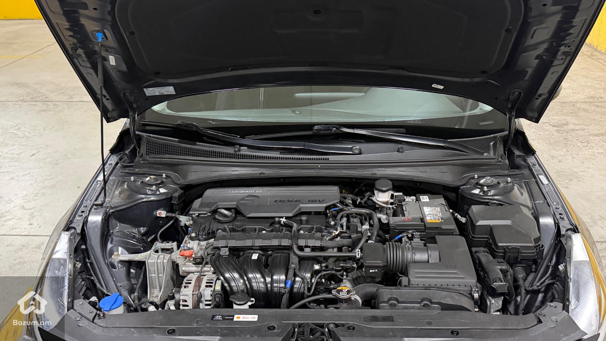 Hyundai Elantra 2021 - image 8