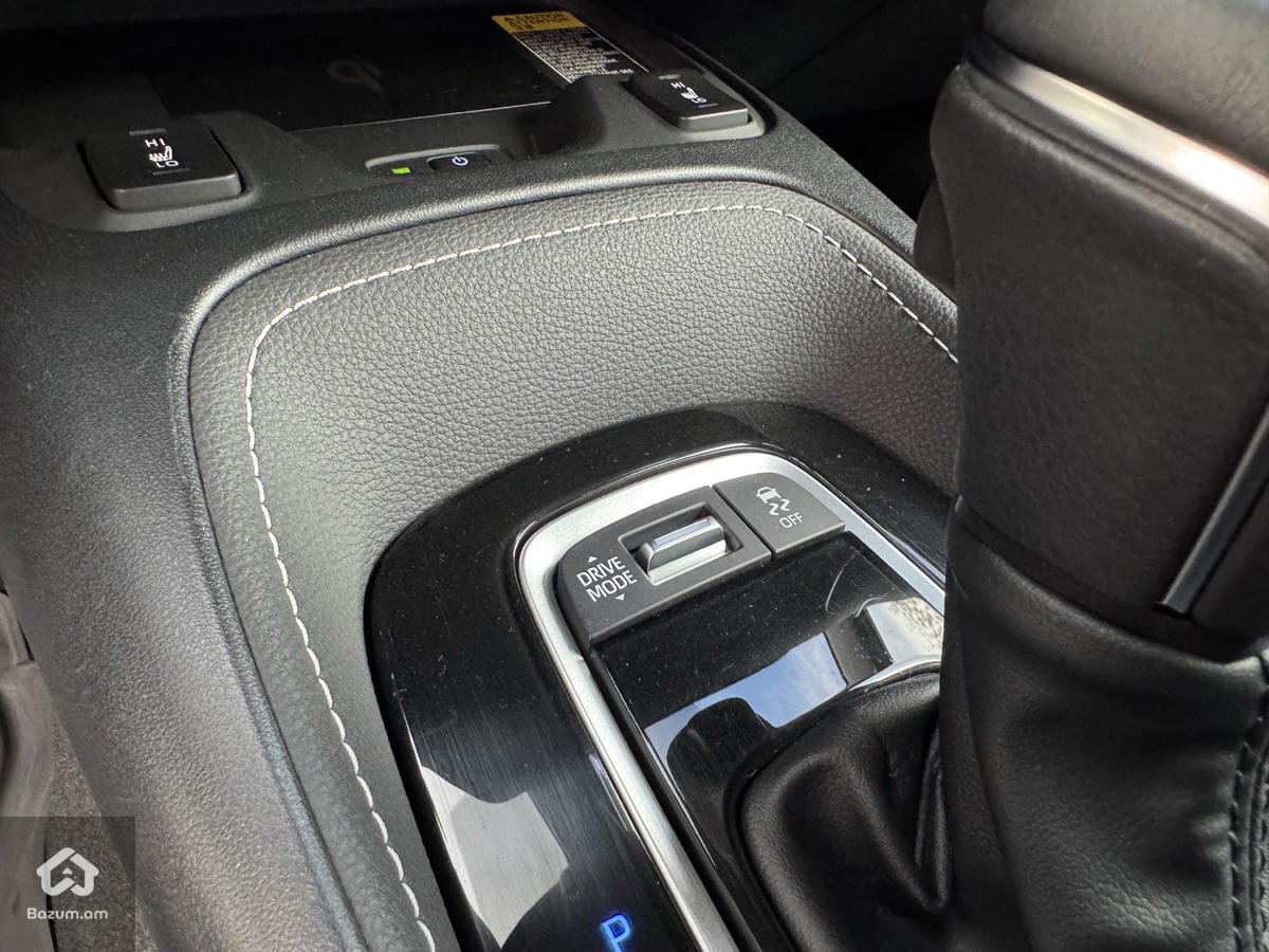 toyota Corolla Hatchback  - image 12