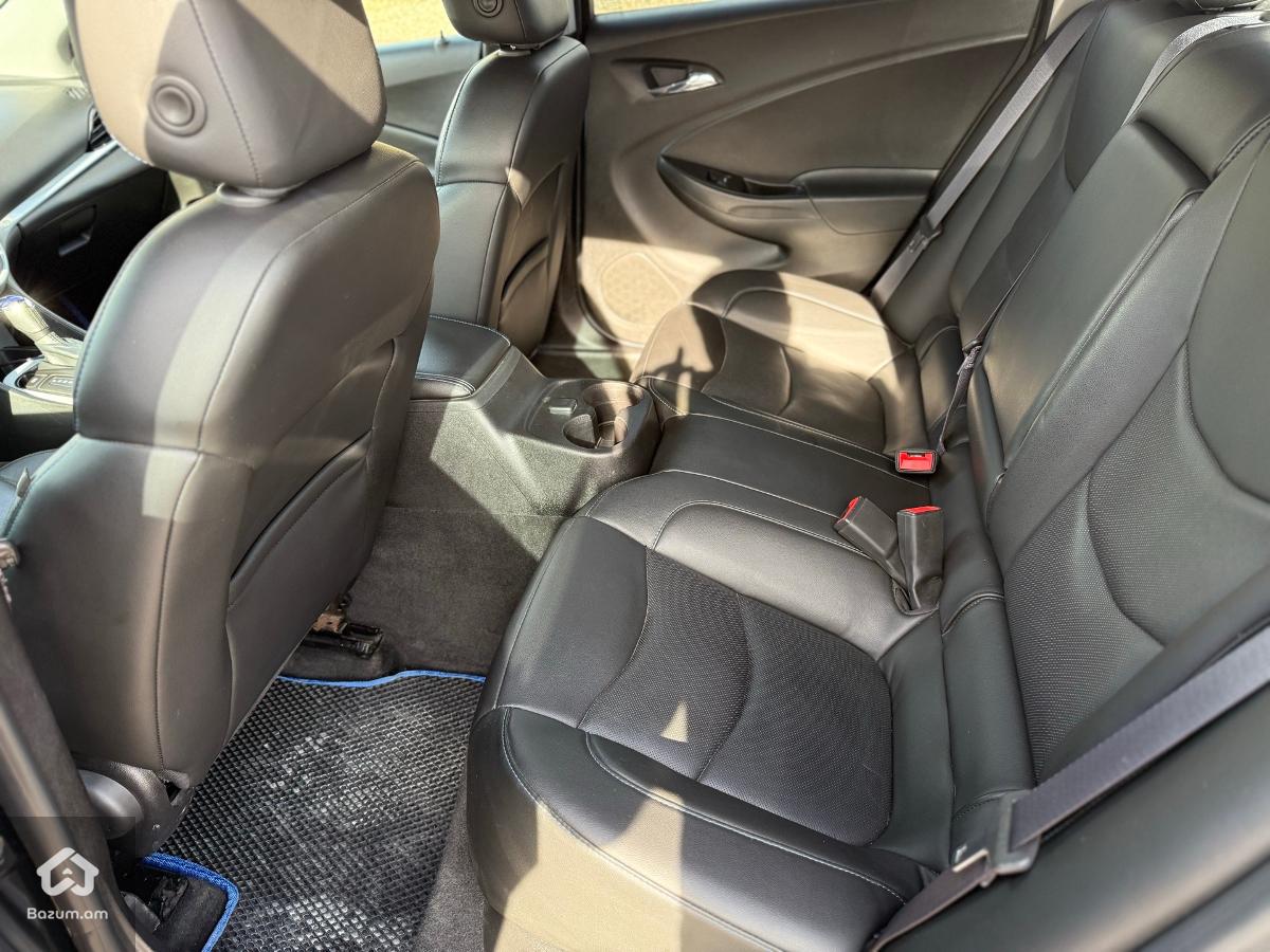 chevrolet Volt 2 - image 5