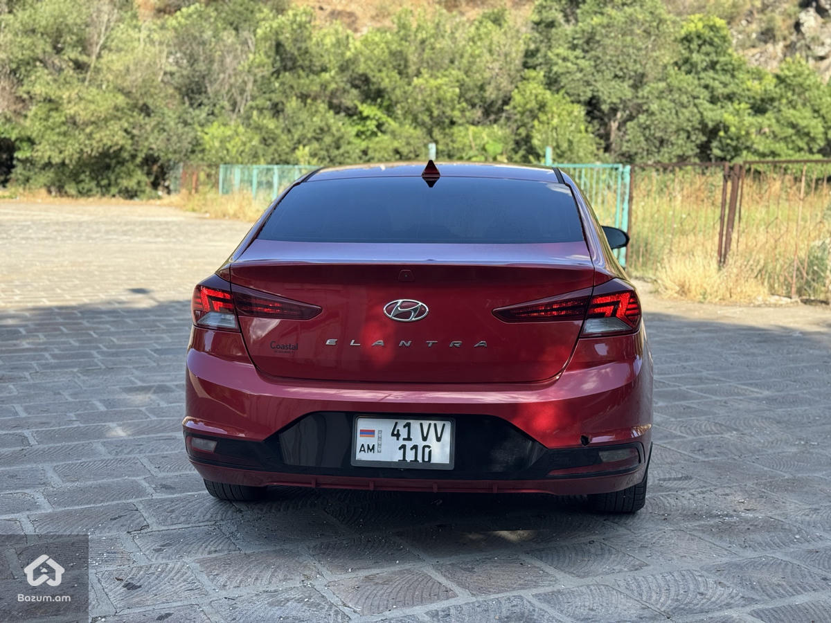 HYUNDAI ELANTRA - image 5