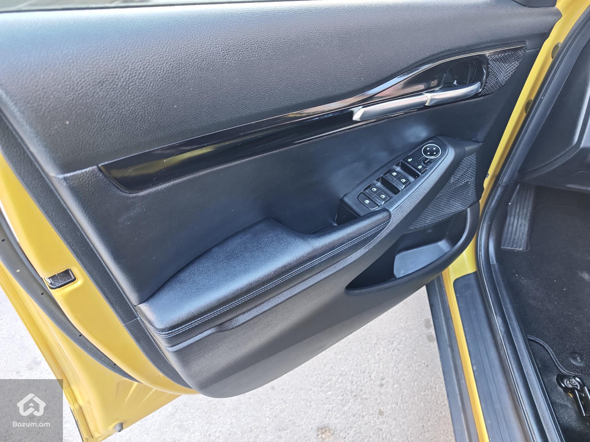 2021 Kia Seltos - image 12