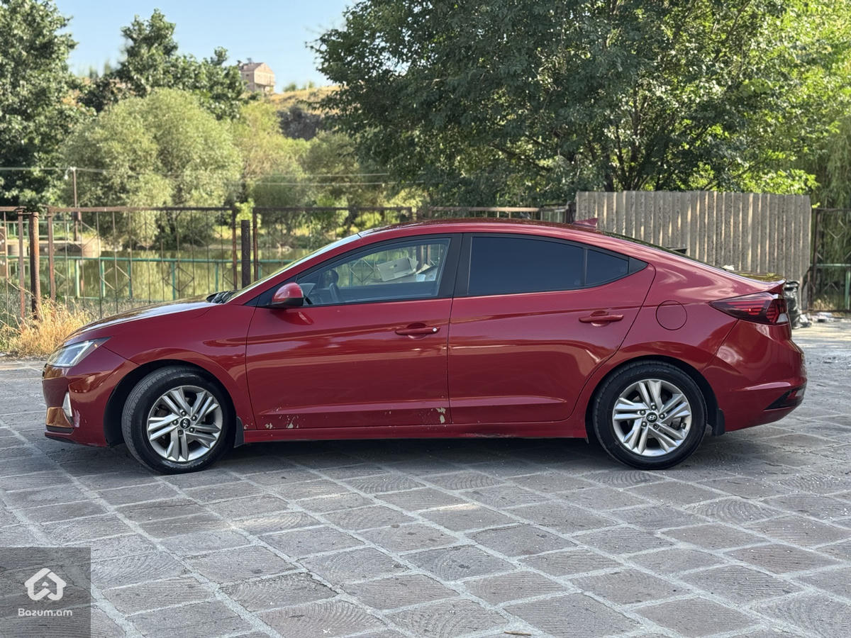 HYUNDAI ELANTRA - image 3