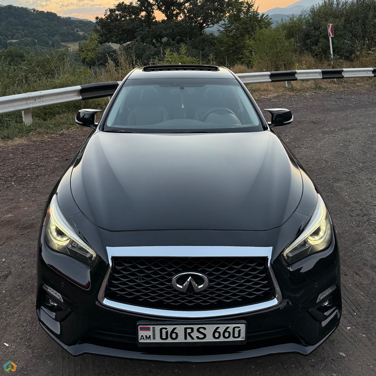 Infiniti Q50 Luxe - image 2