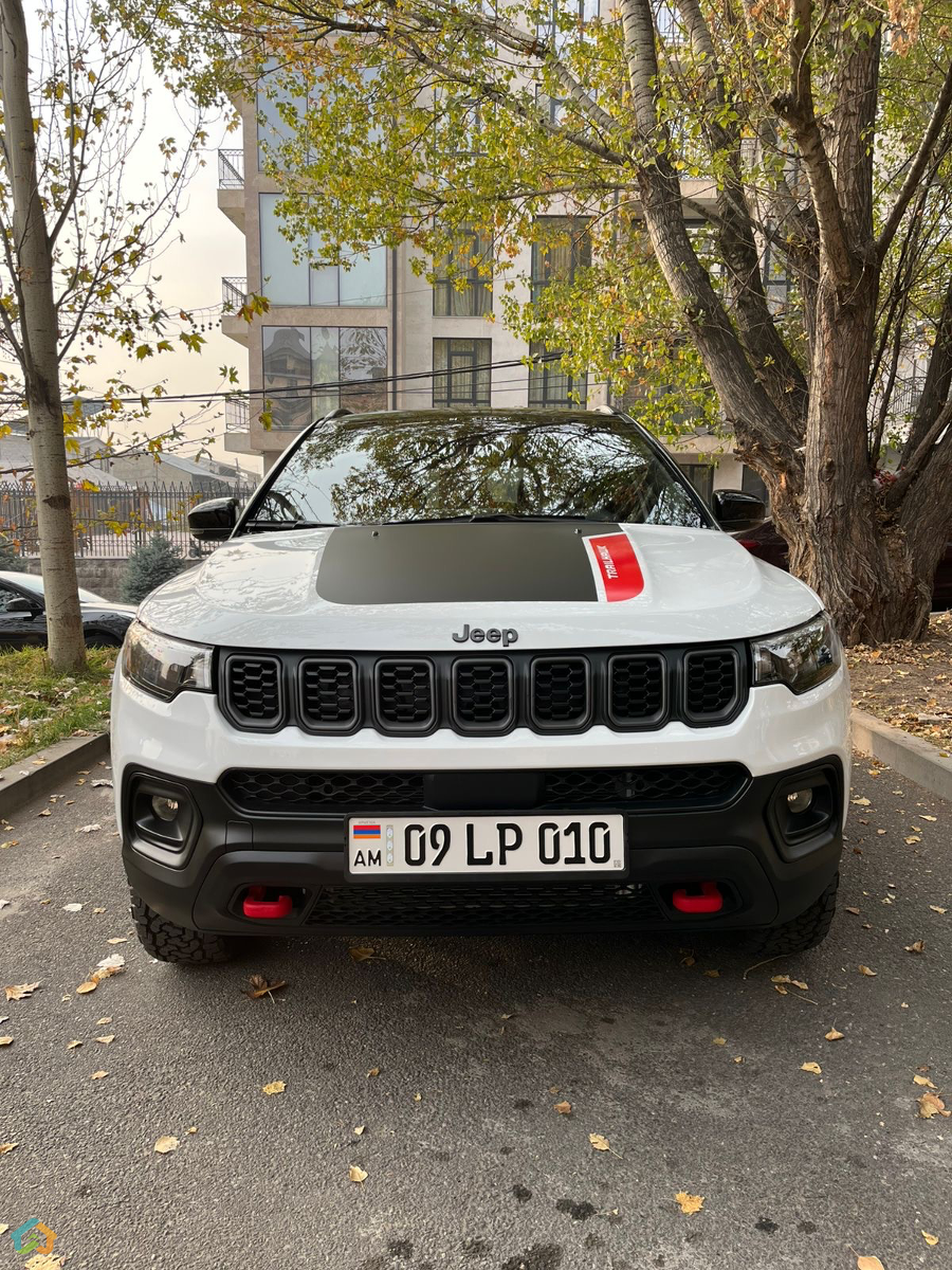 Jeep Compass Trailhawk - image 1