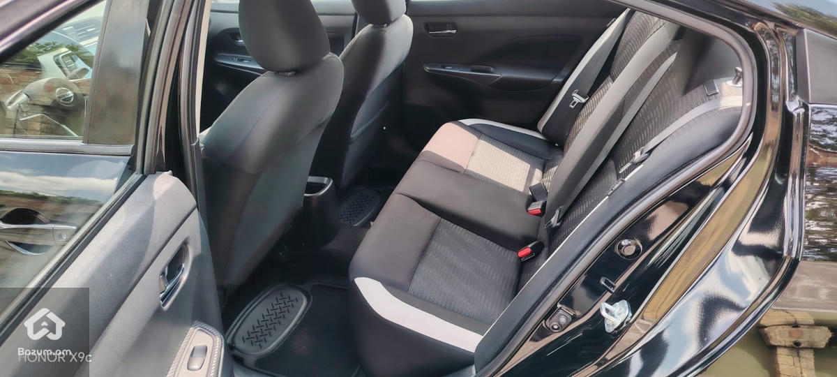Nissan Versa - image 11