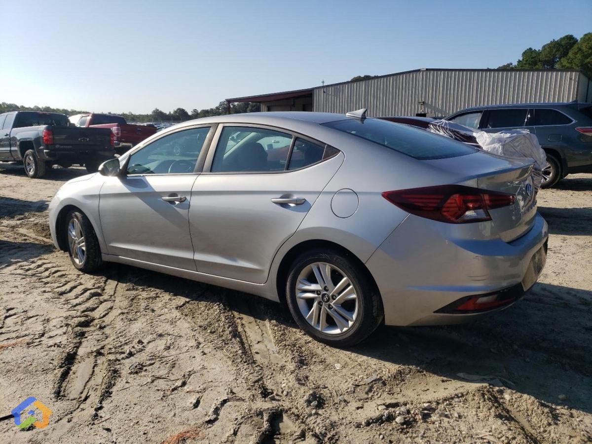 Hyundai Elantra Sel - image 3