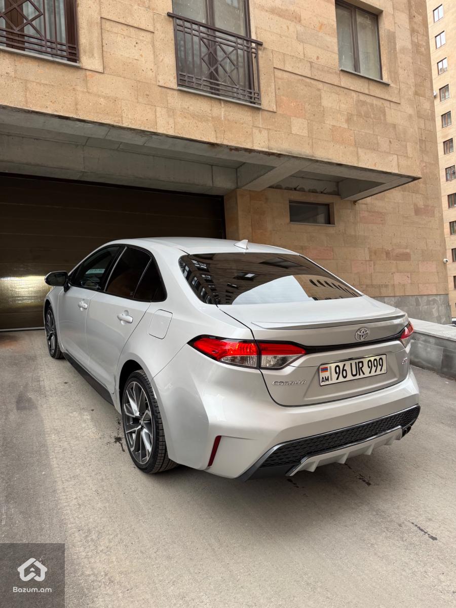 Toyota Corolla SE - image 18