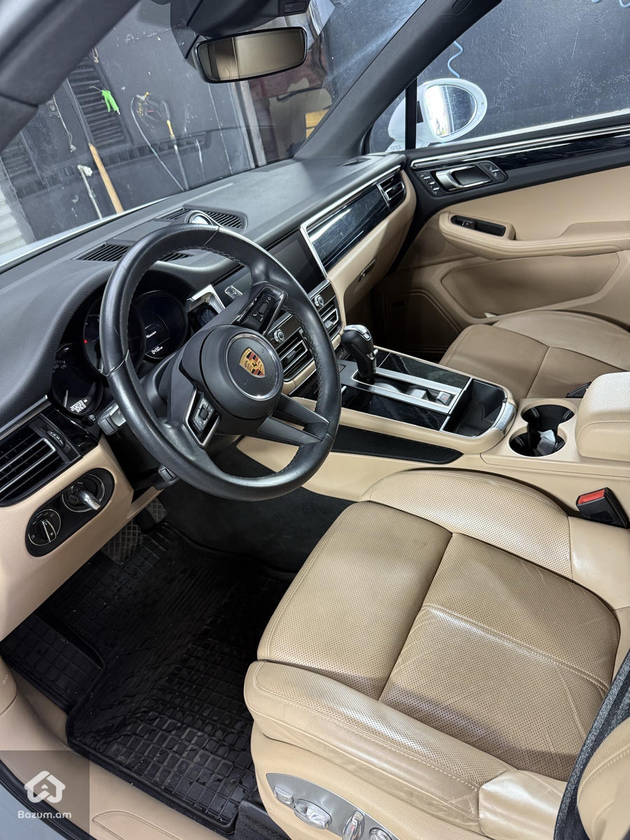 PORSCHE MACAN - image 2