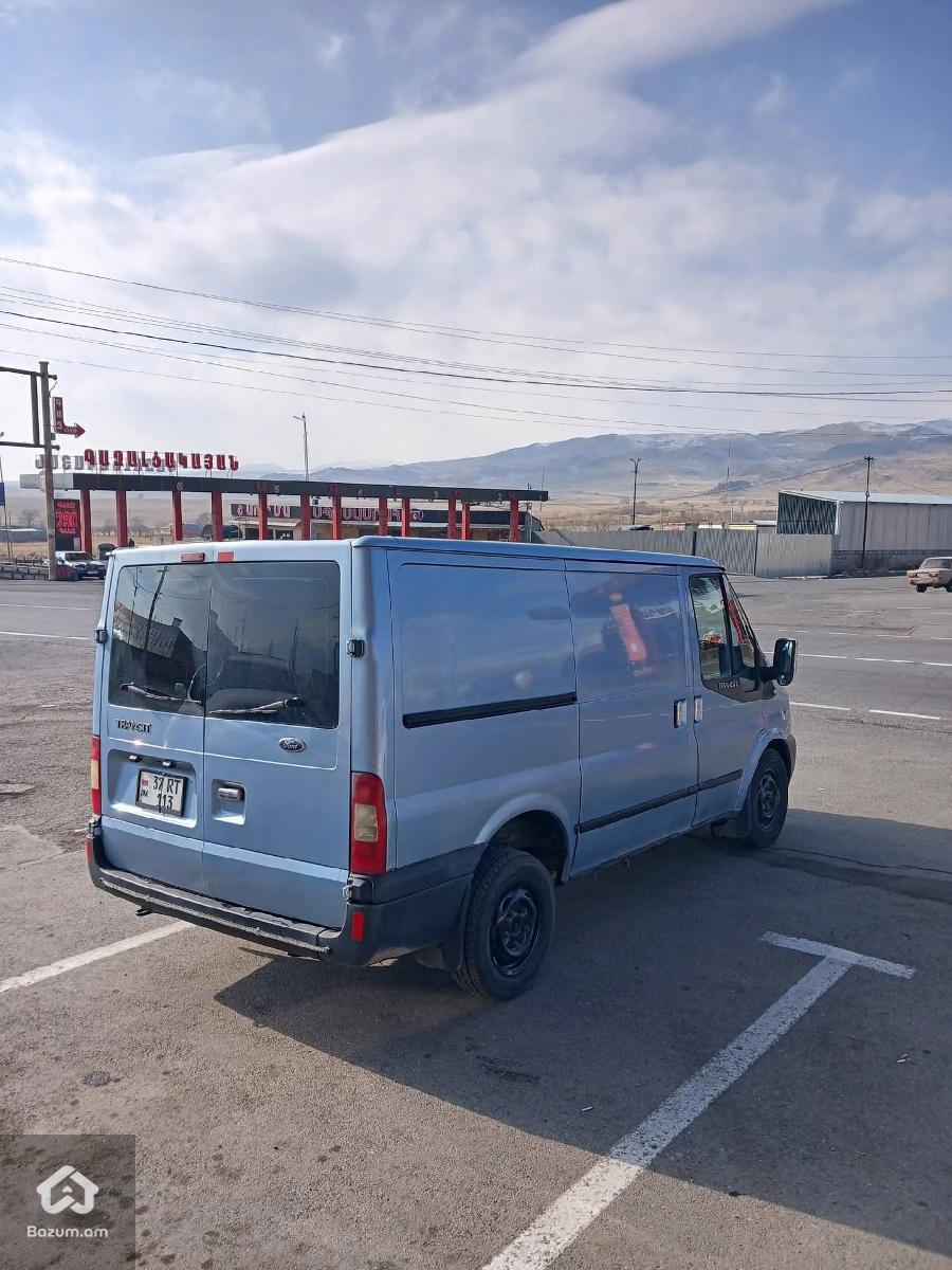 Ford Transit - image 6