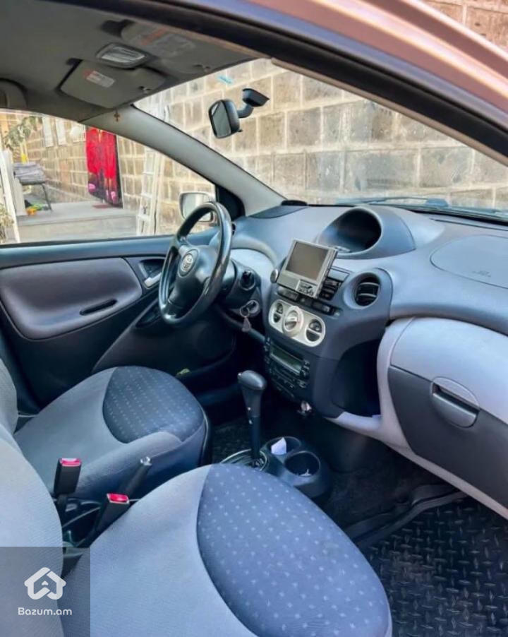Toyota Vitz - image 7