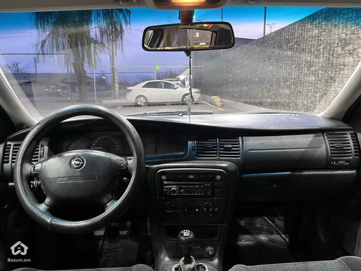 Opel Vectra B - image 6