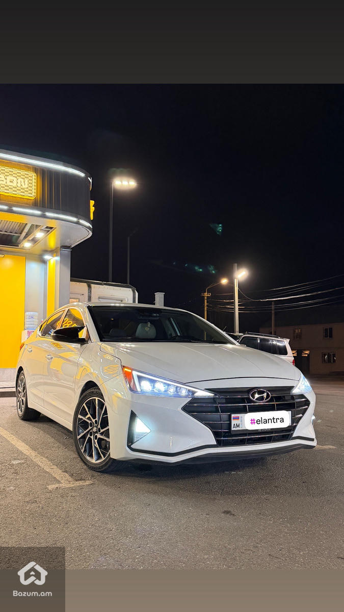 Hyundai Elantra Limited  - image 7