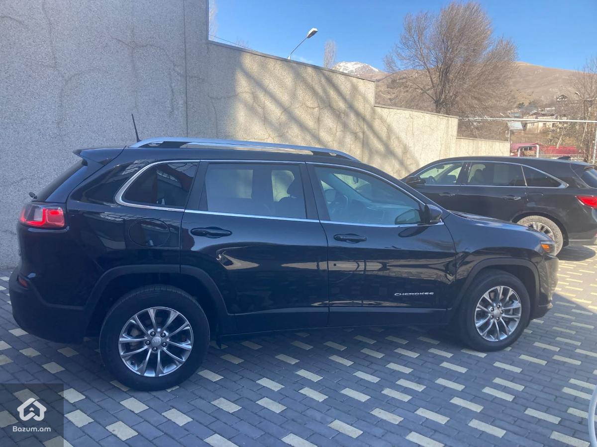 2020 Jeep Cherokee, Latitude Plus - image 6