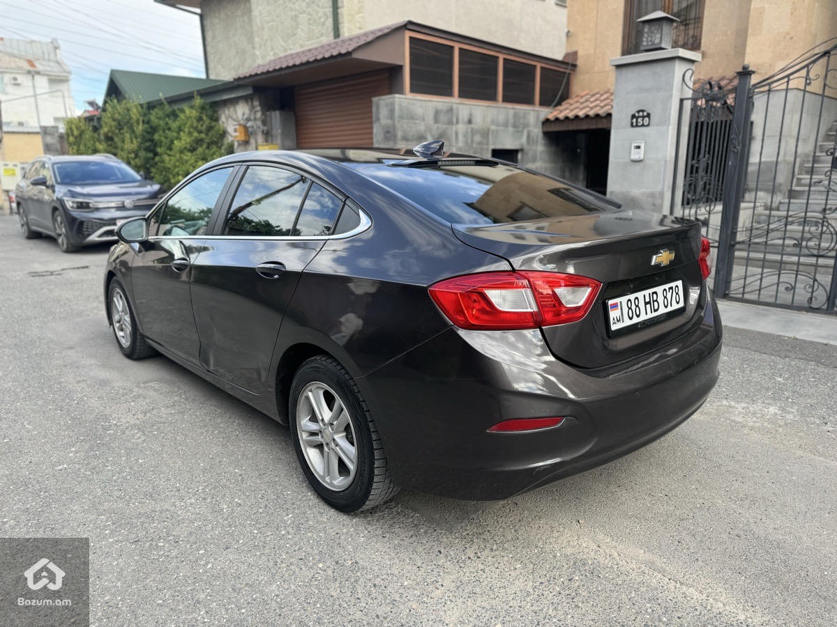 Chevrolet Cruze - image 4