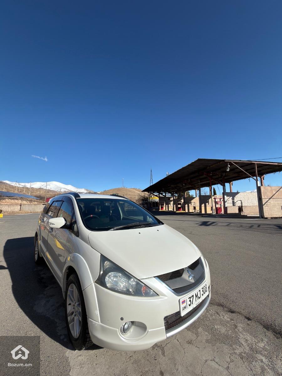 Mitsubishi Grandis Sport Gear - image 1