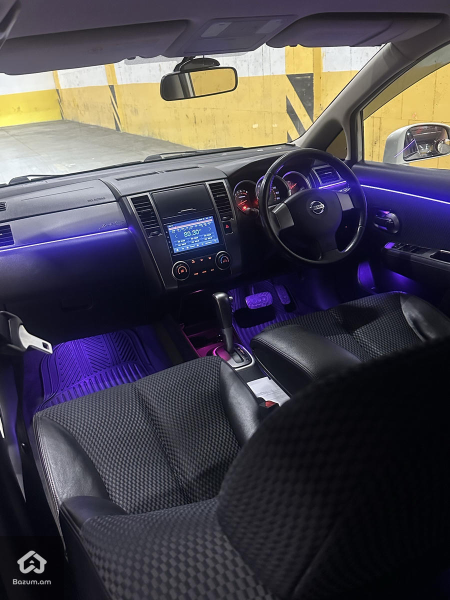 Nissan Tiida 2009-8 - image 14