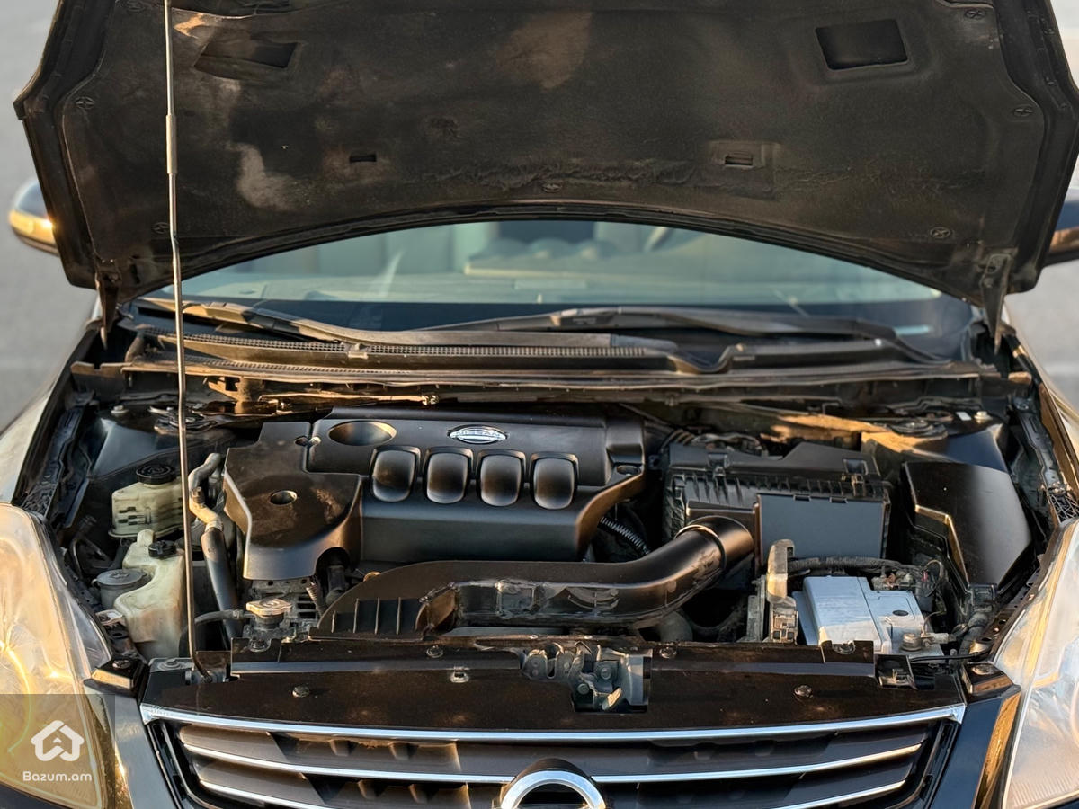 Nissan Altima  - image 11