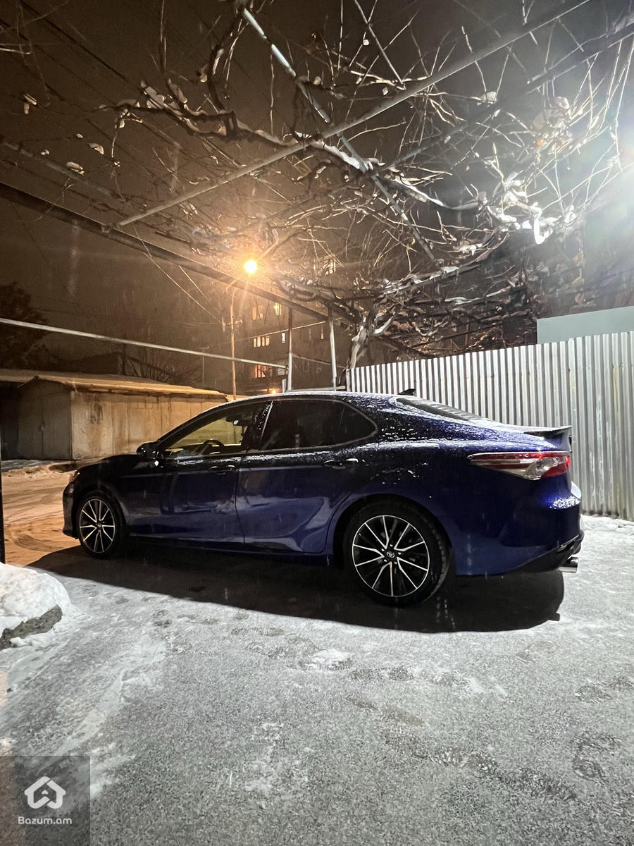 Toyota Camry Hybrid - image 7