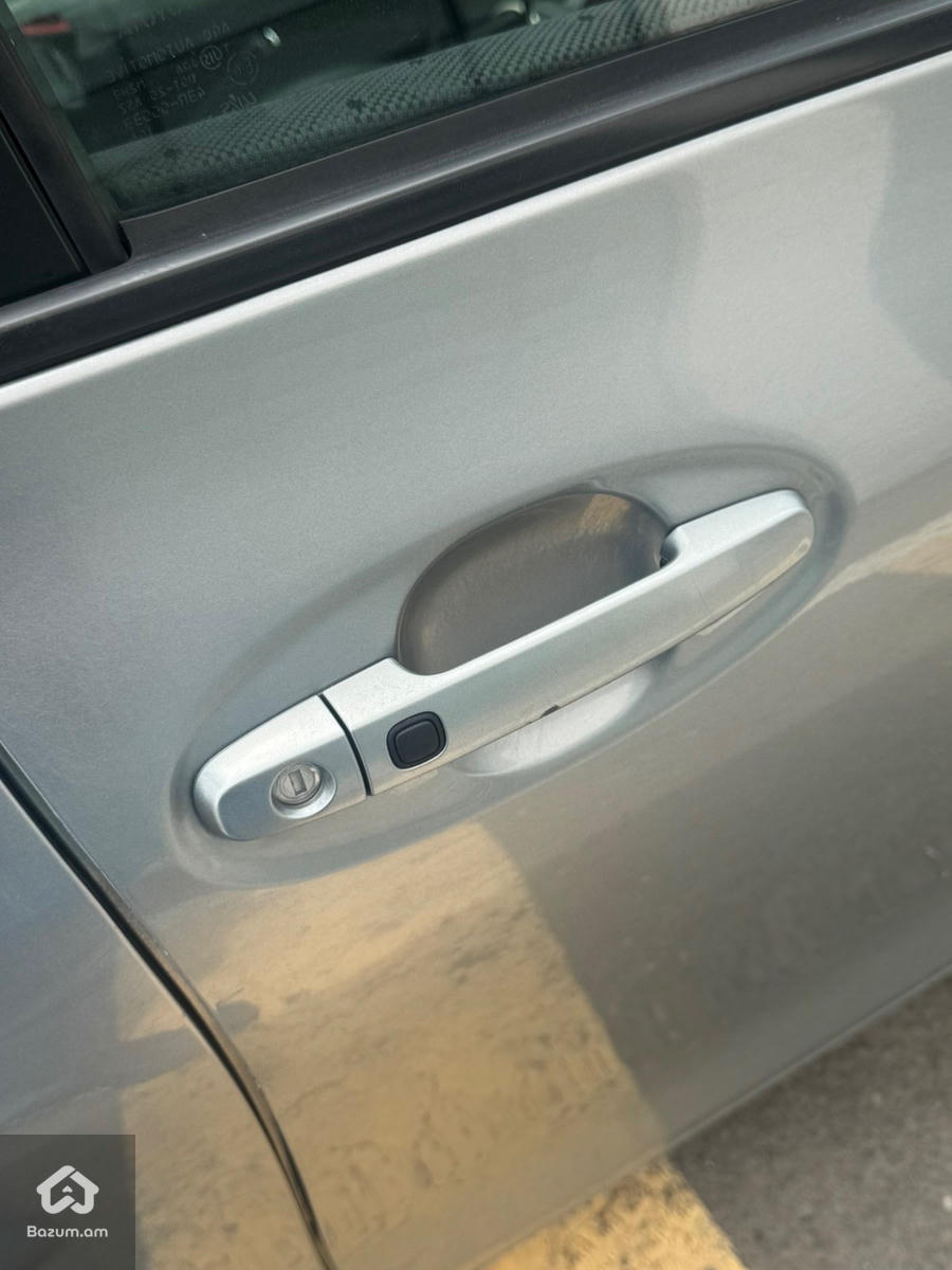 Toyota - image 6
