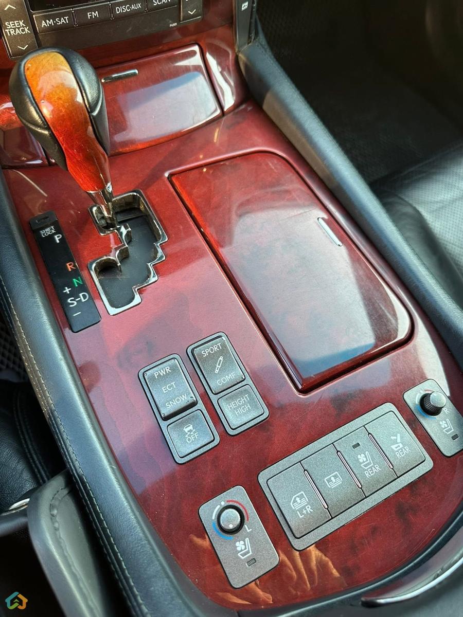 Lexus LS460 - image 9