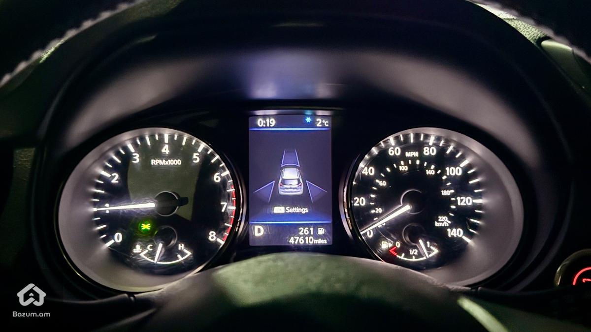 Nissan Rogue - image 12