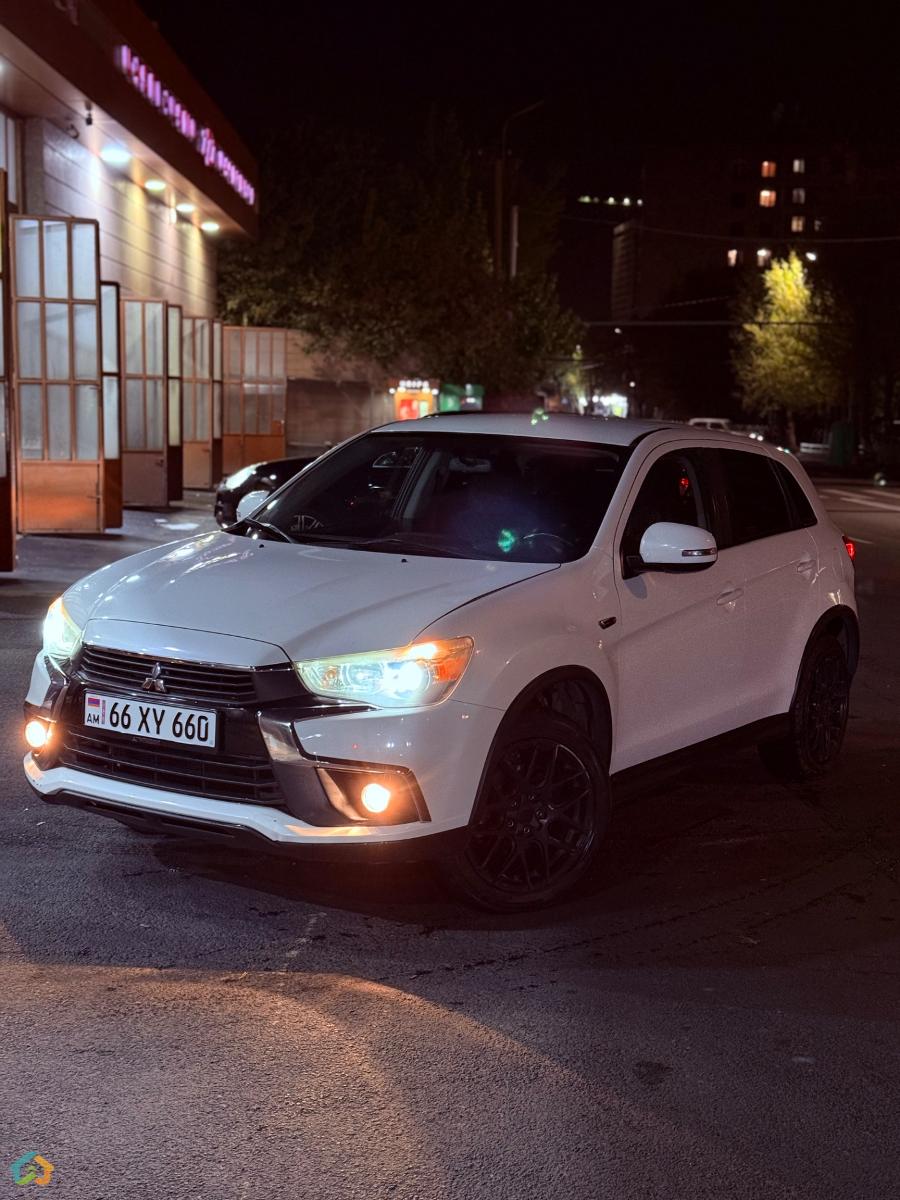 Mitsubishi Outlander Sport - image 9