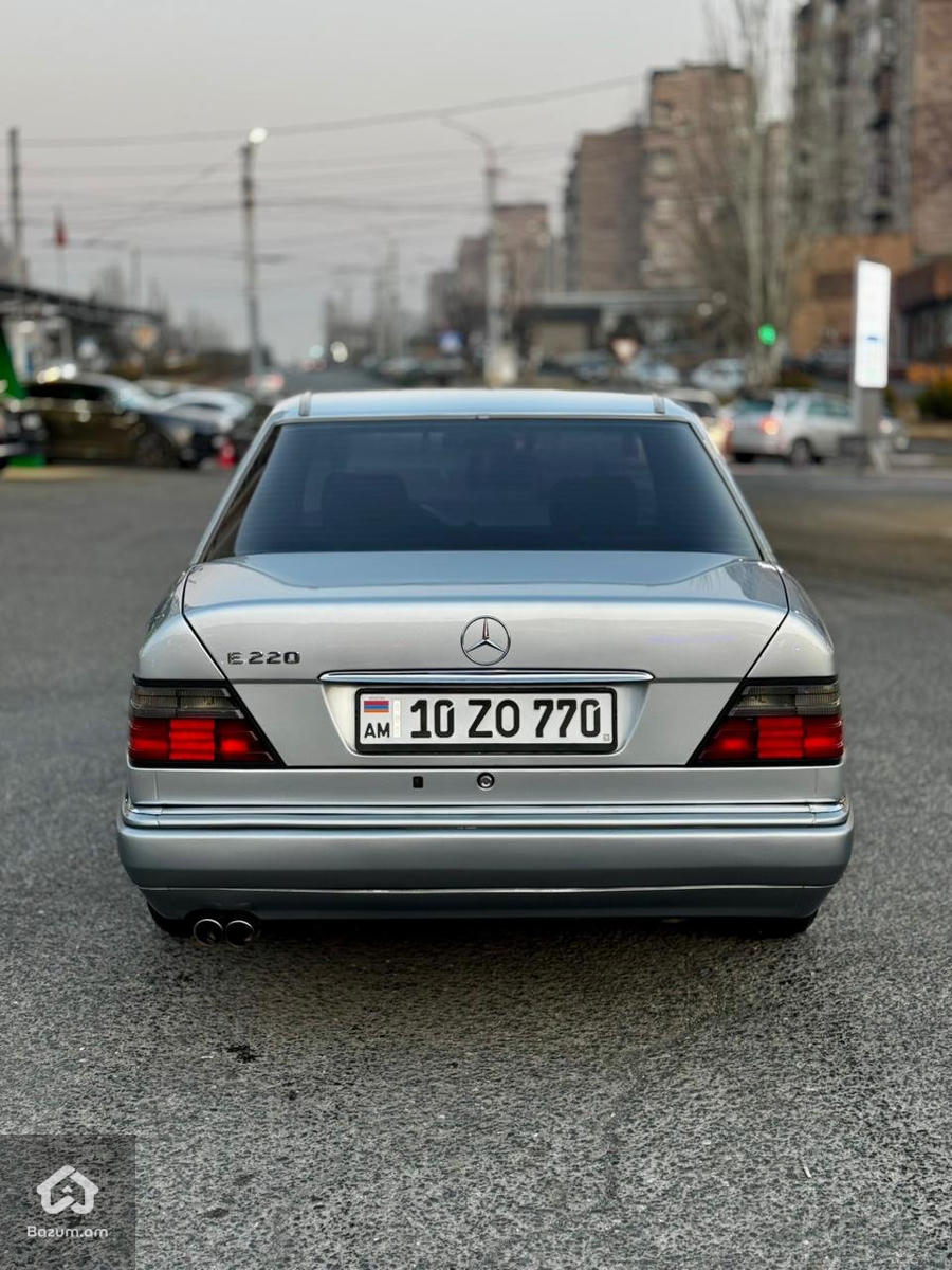 Mercedes Benz E220 w124 - image 6