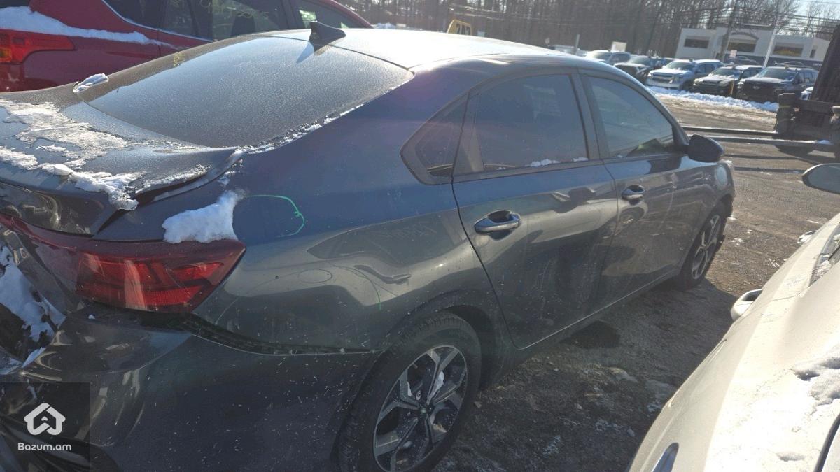 Kia Forte LXS - image 12