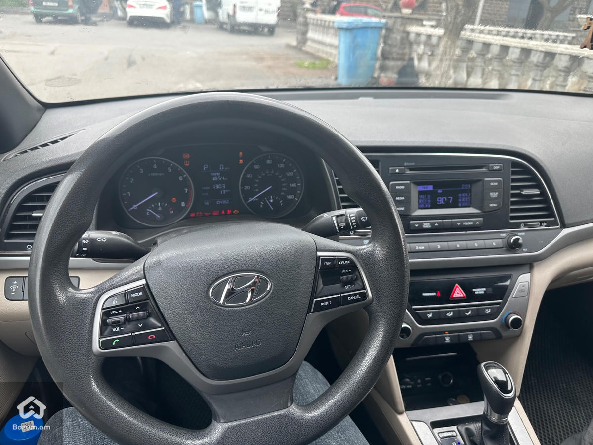 Hyundai Elantra - image 1