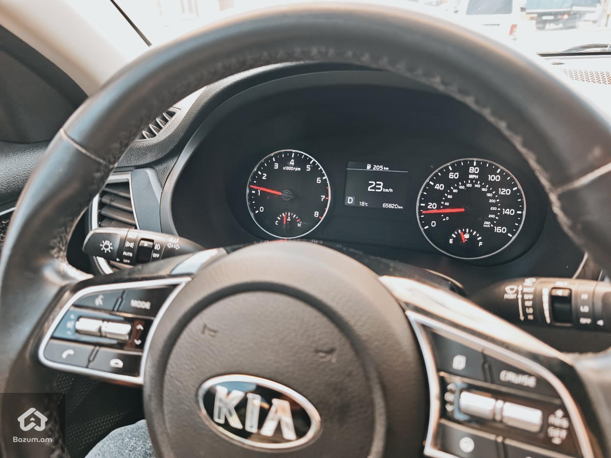 2021 Kia Seltos - image 10