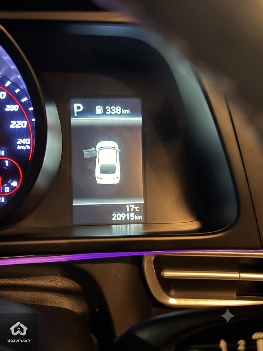 Hyundai Elantra 2022 - image 12