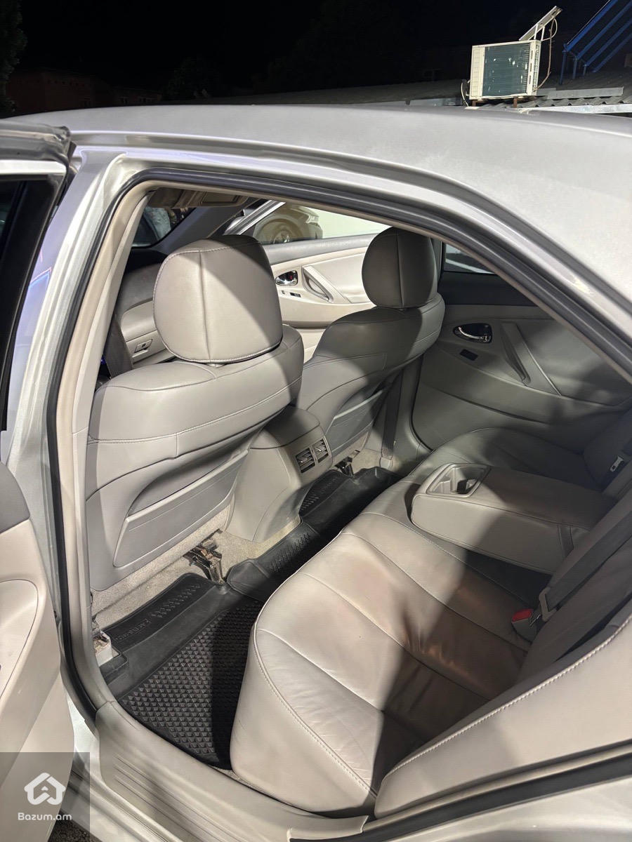 Toyota camry - image 7