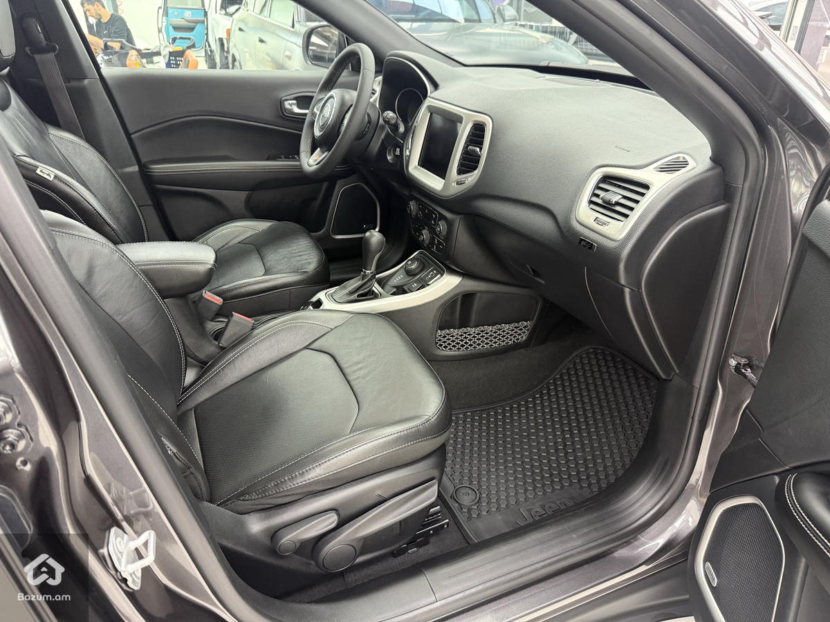 Jeep Compass 80 TH Anniversary 4x4 - image 17