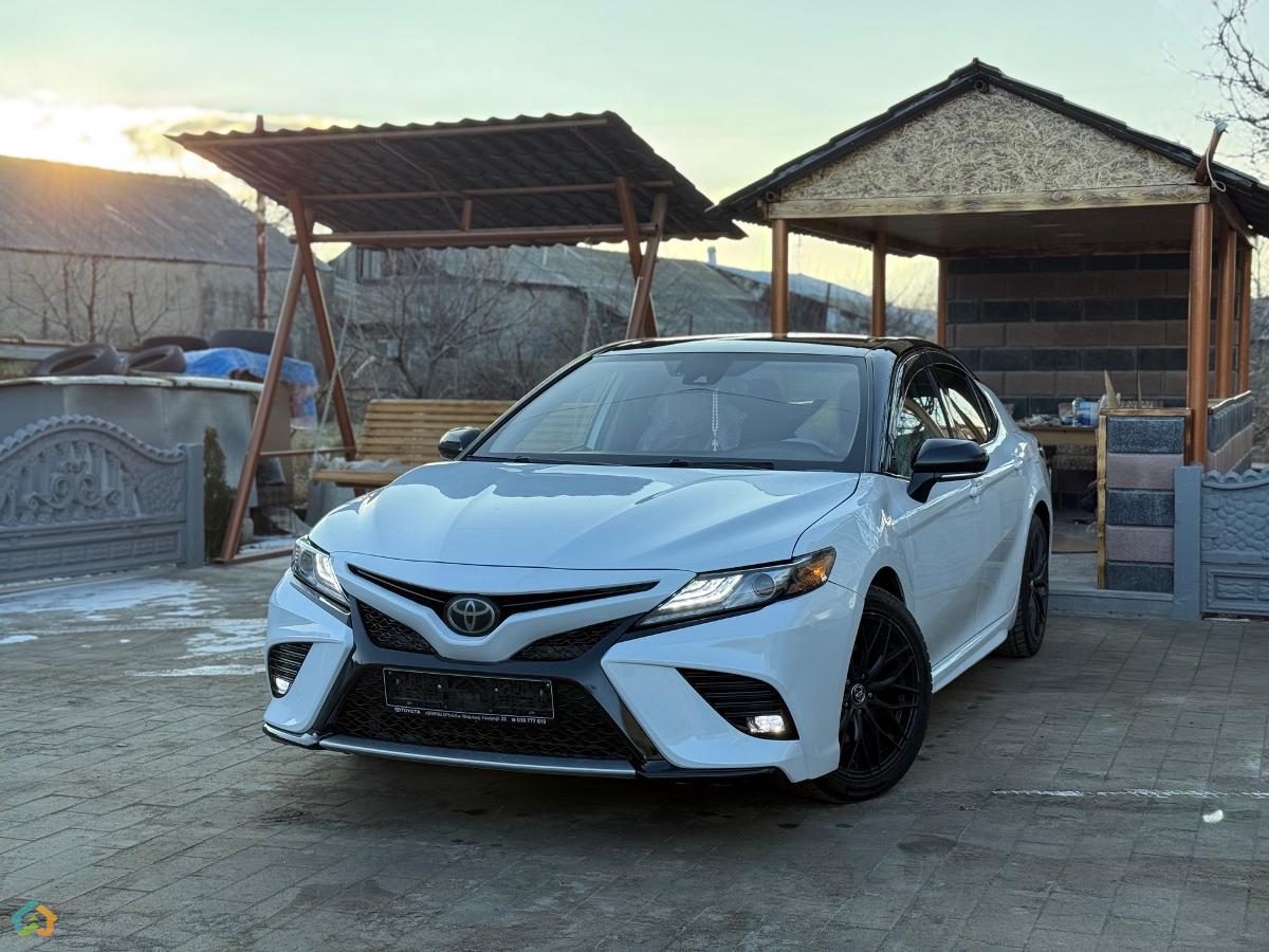 Toyota Camry V70 Xse - image 1