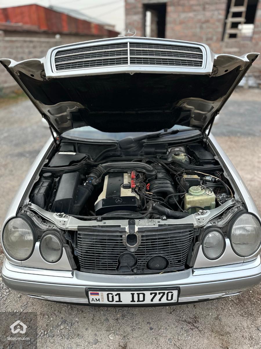 Mercedes E class - image 8