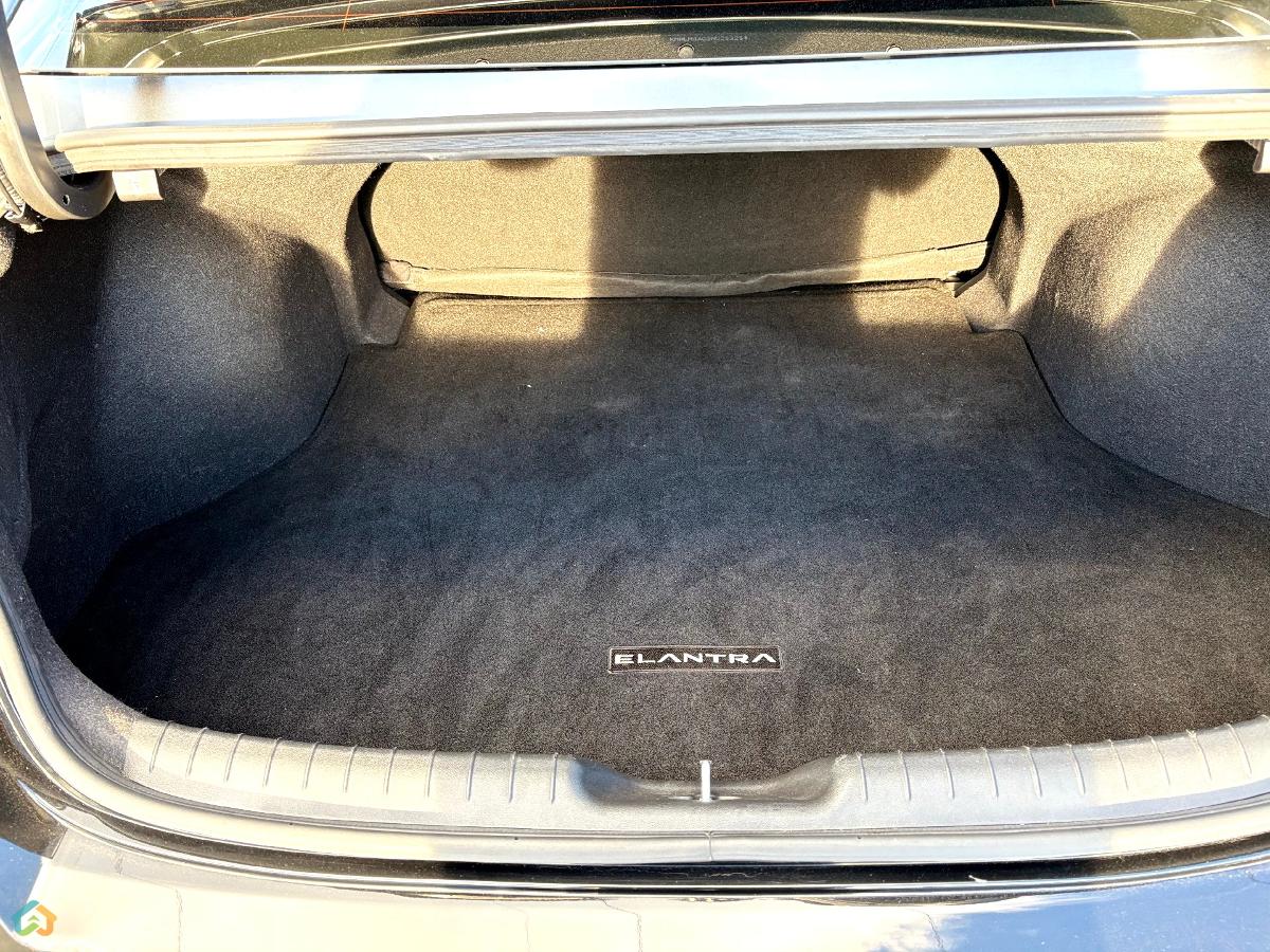 Hyundai elantra  - image 10