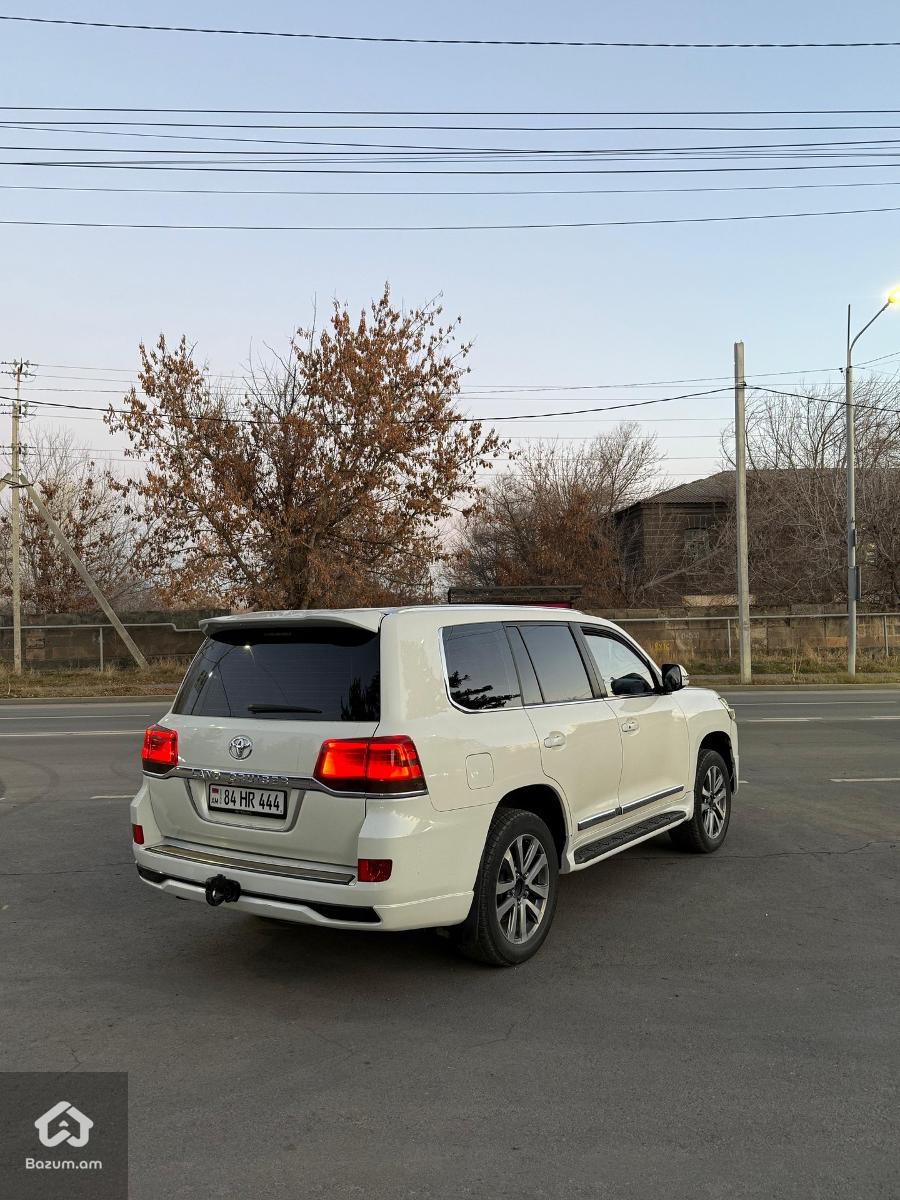 Toyota LC200 - image 3