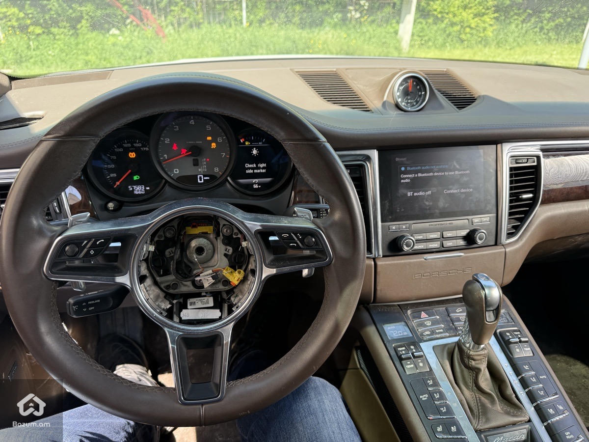 Porsche Macan 3.0 - image 17