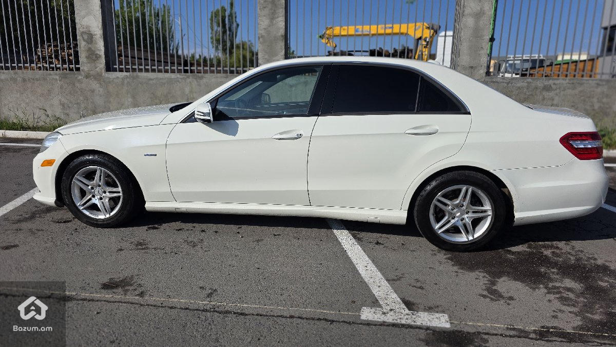 Mercedes Benz - image 6