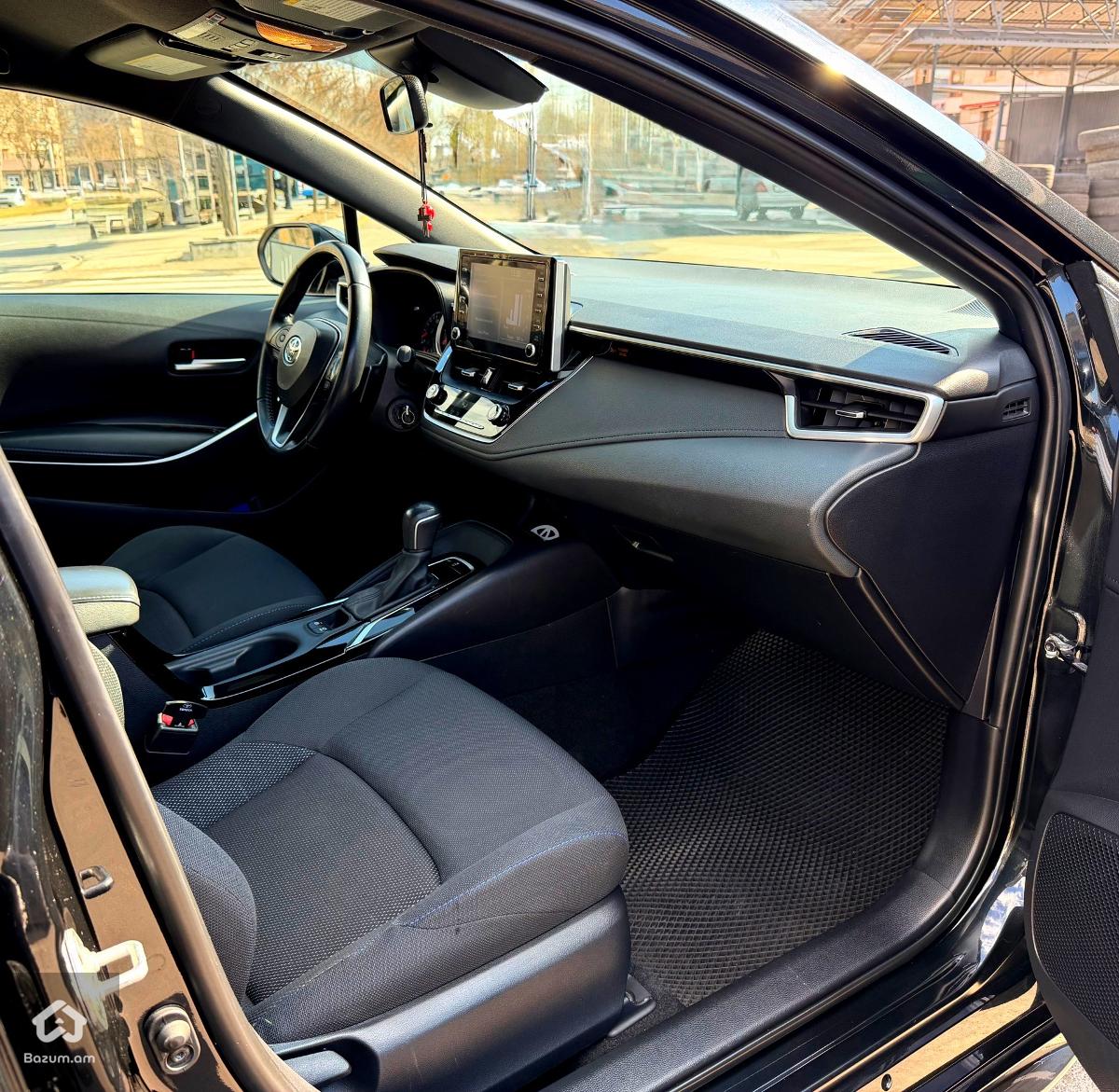 Toyota Corolla SE 2L - image 13