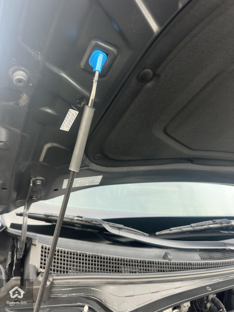 Elantra - image 27