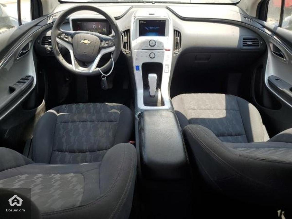 Վաճառվում է Chevrolet Volt (2013 թ.) ճանապարհից