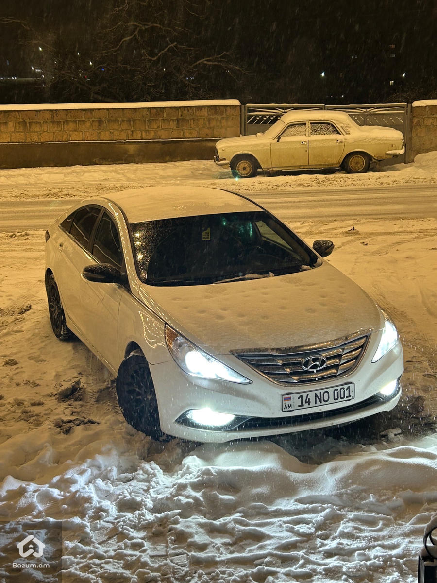 Hyundai Sonata - image 10