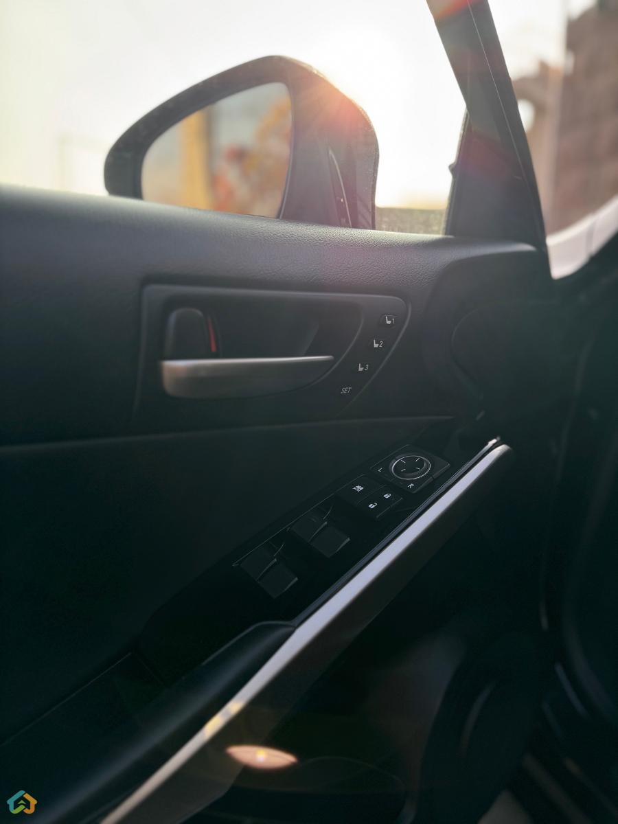 Lexus is 300 3.5 AWD - image 17