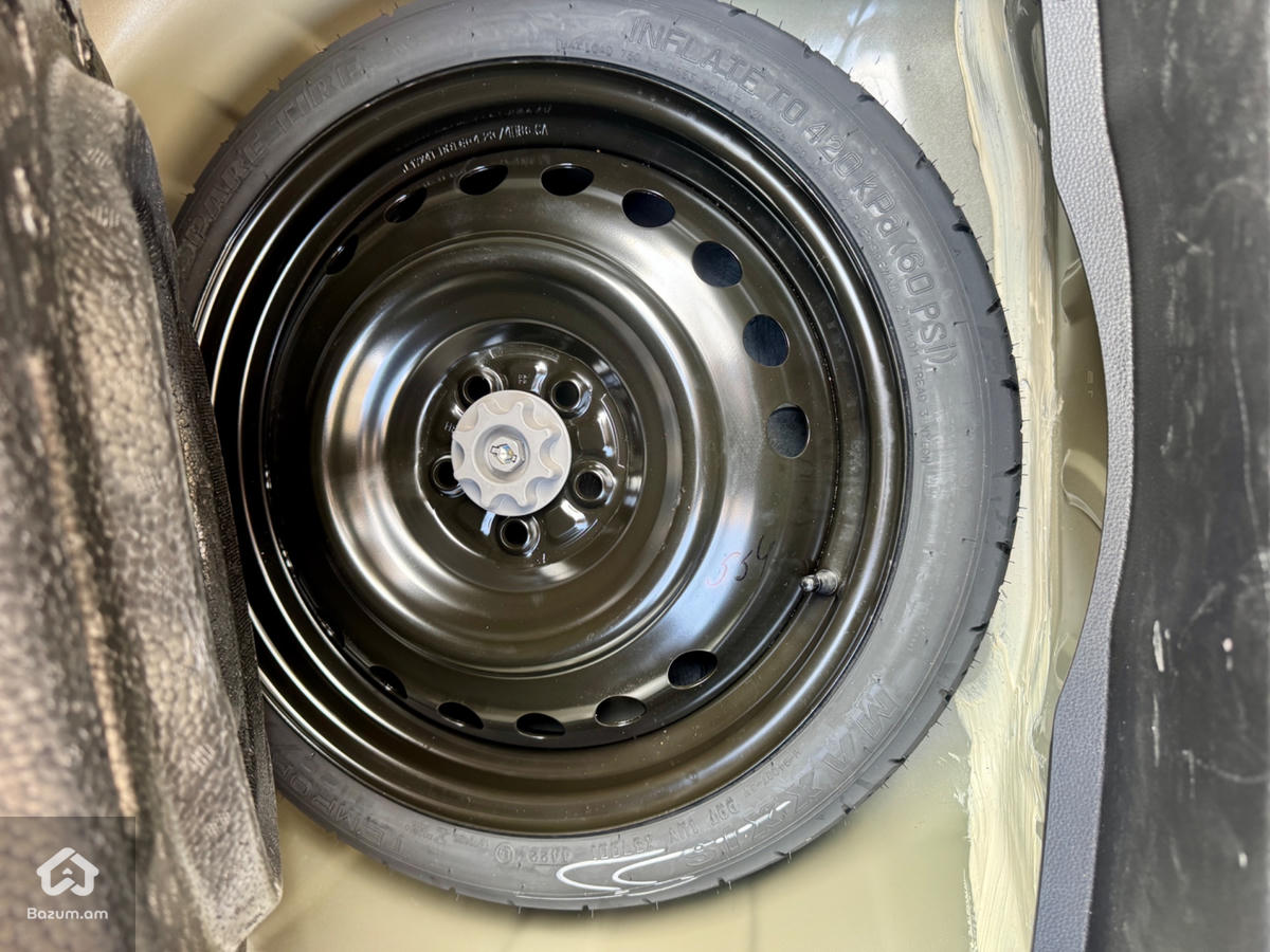 Toyota Corolla - image 8