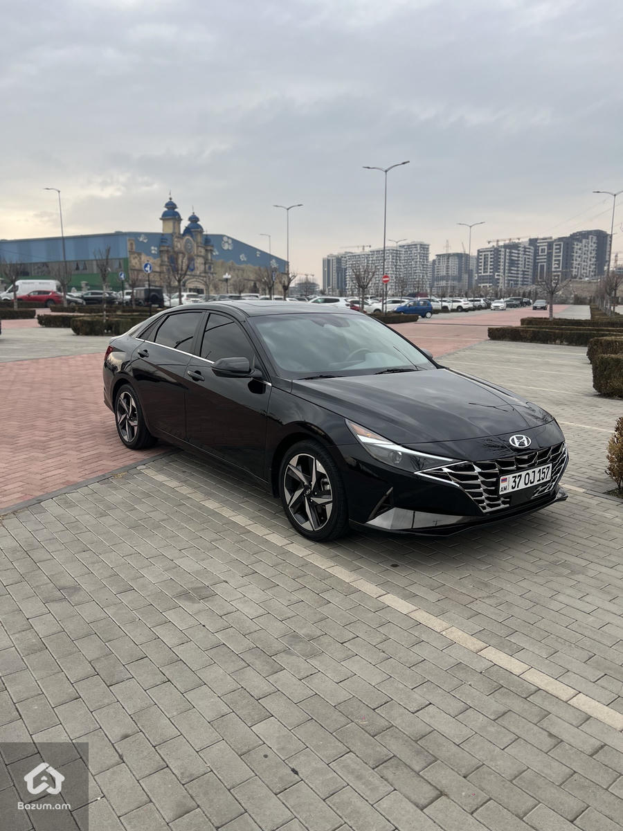 Hyundai Elantra Sel Plus - image 15