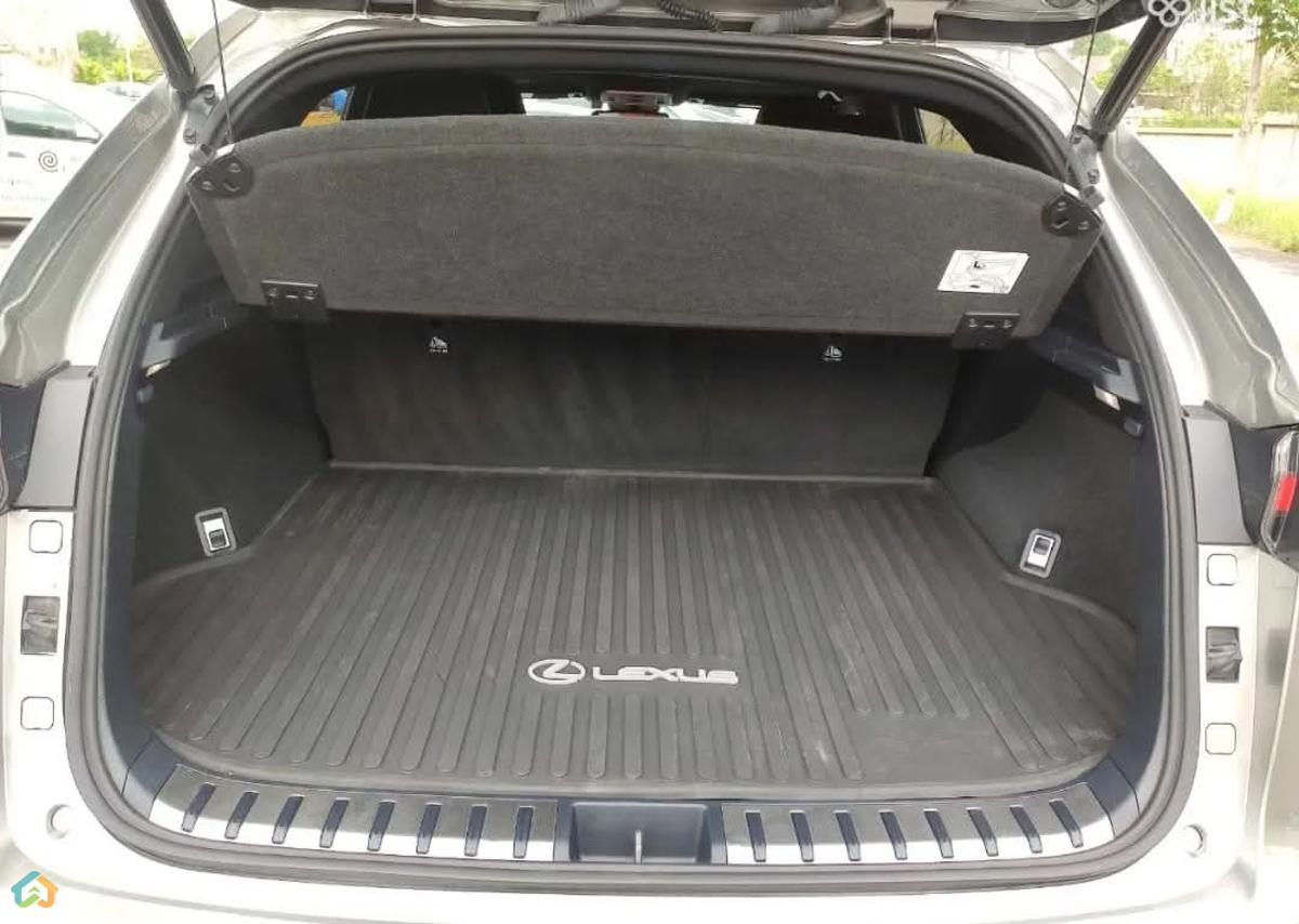 Lexus NX 300 - image 16