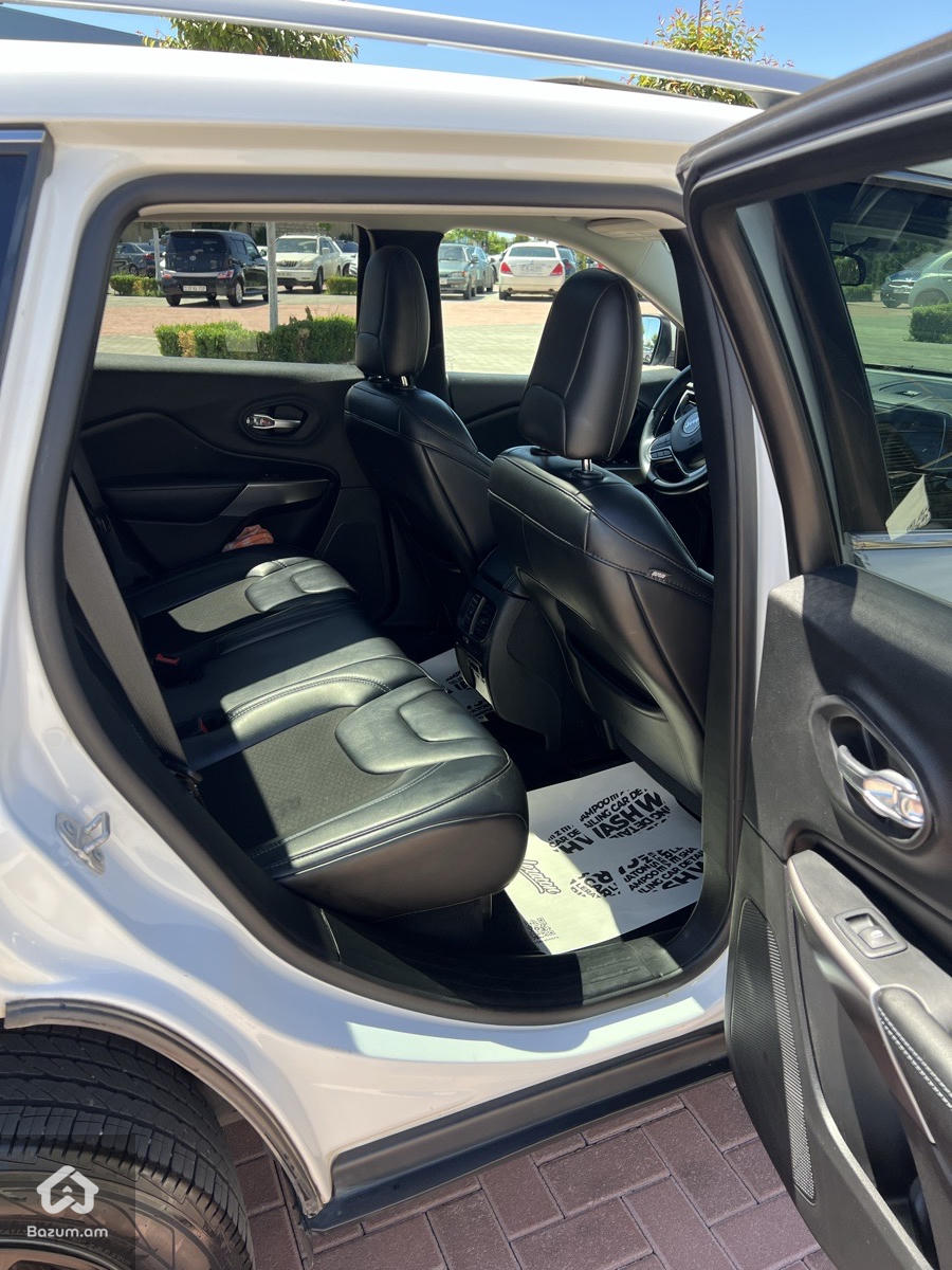 Jeep Cherokee  - image 11