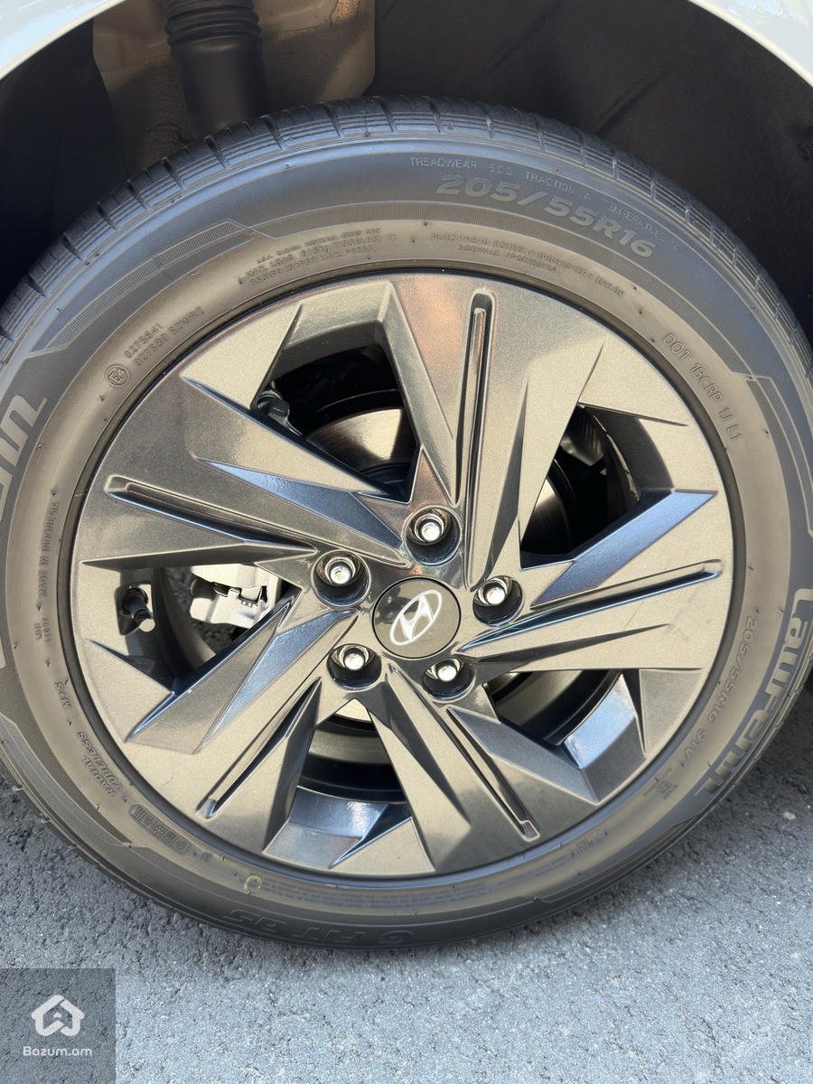 Elantra - image 31